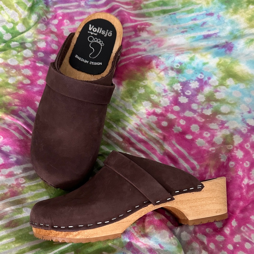Women's Vollsko Brown Clogs - Picture 6 of 9